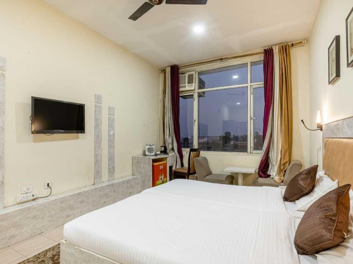 Hotel Mukund Madhav Royals Lucknow Exterior foto